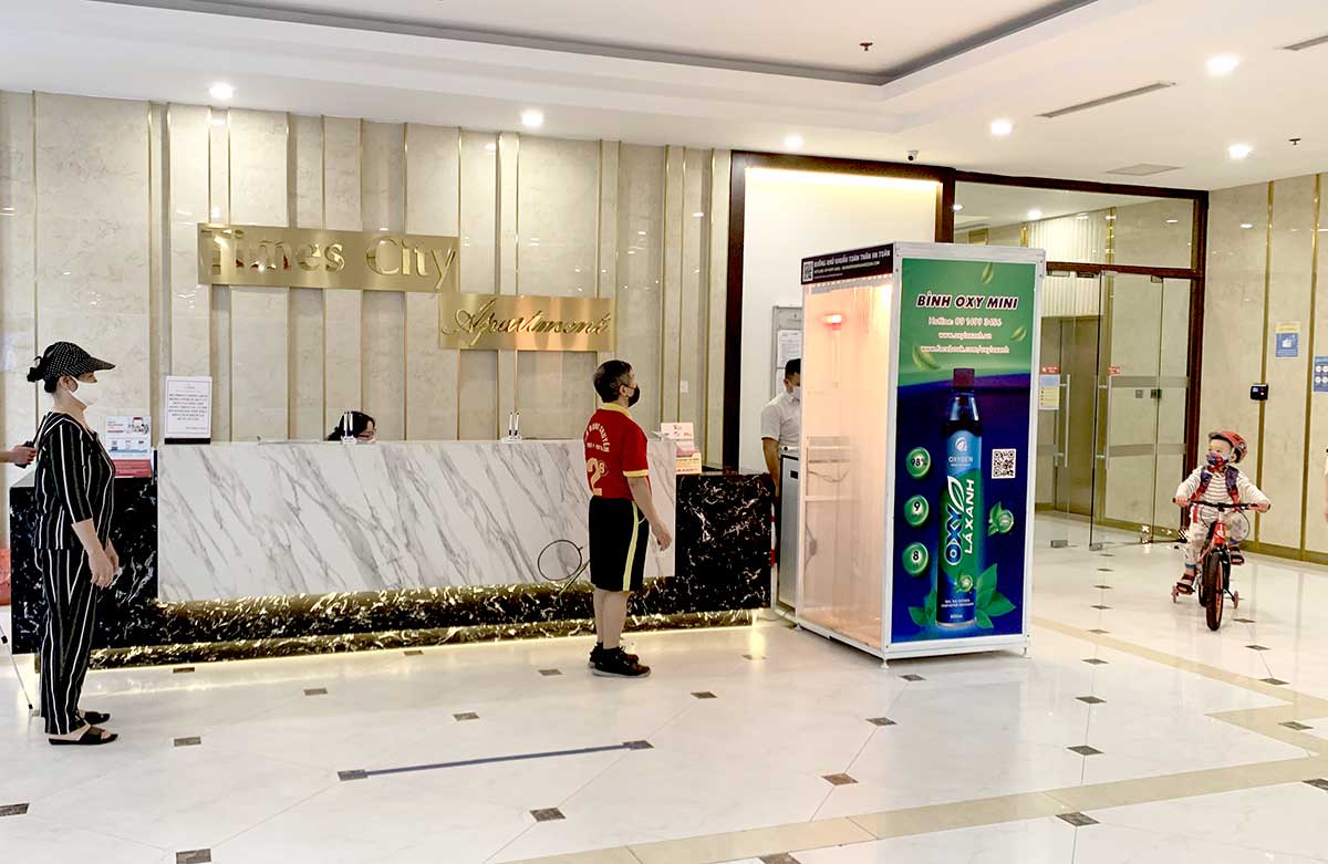 MCC Group trao tặng buồng khử khuẩn tự động cho cư dân T18 Time City